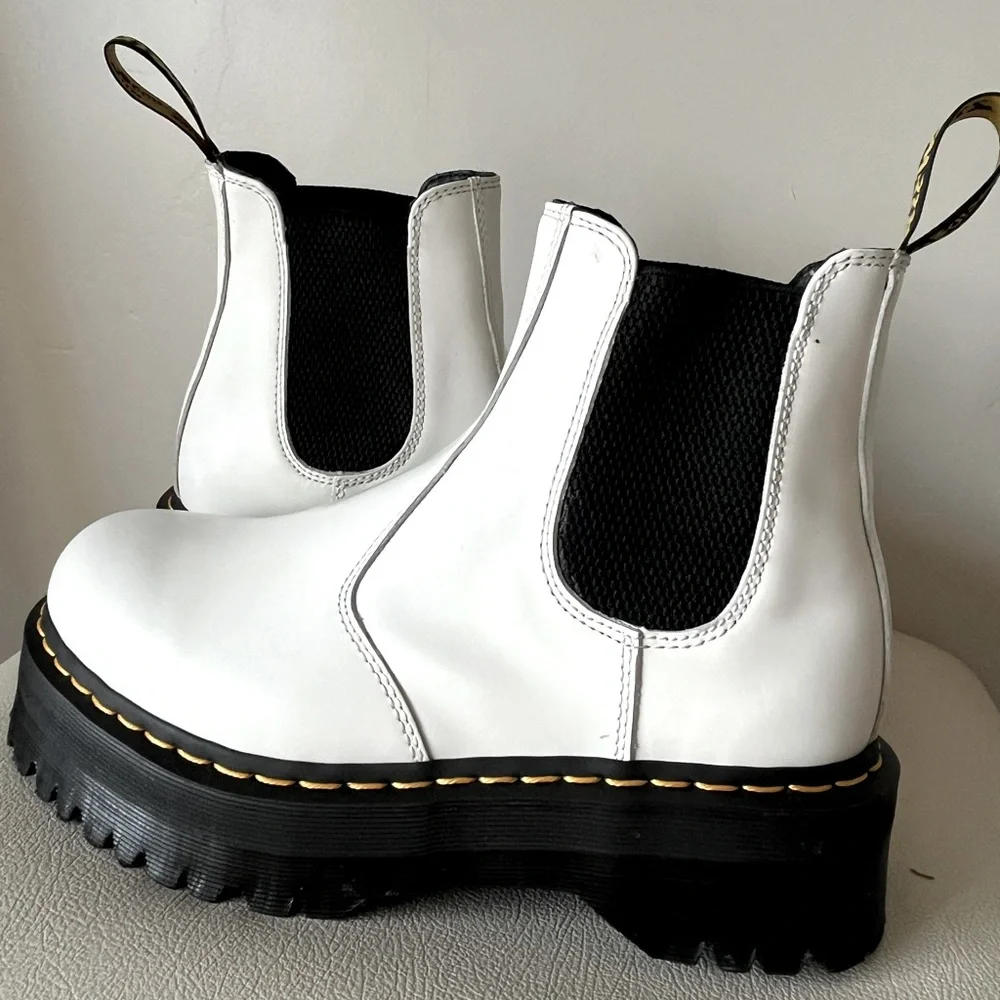 - Dr. Martens 2976 Quad White Platform Chelsea Ankle Boots Size 10